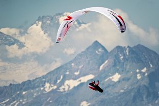 Red Bull X-Alps, i mille chilometri degli uomini volanti