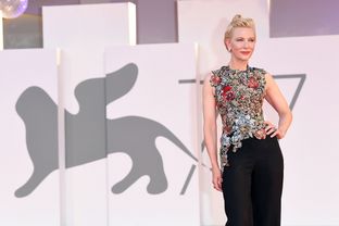 Sul red carpet della Mostra del Cinema di Venezia