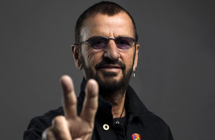 Ringo Starr compie 80 anni e festeggia con un live in streaming