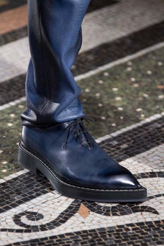 scarpe uomo eleganti scarpe uomo sfilate tendenze moda scarpe uomo nuovi modelli scarpe uomo