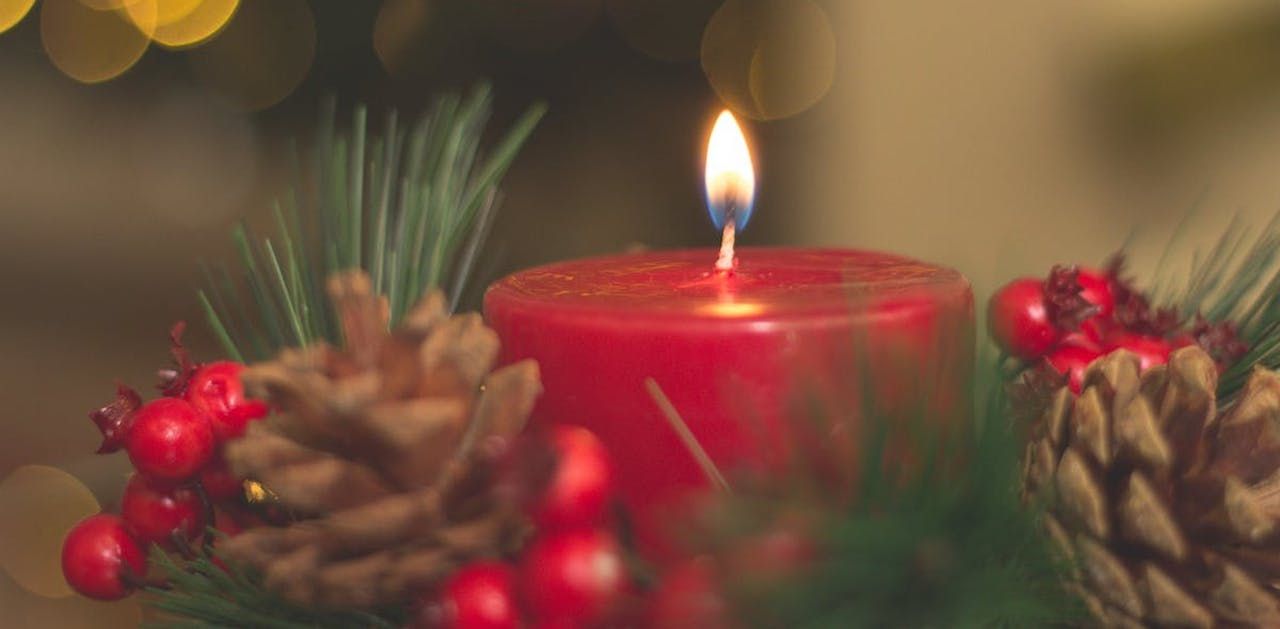 Candele di Natale: le migliori al profumo di cannella, zenzero e aghi di pino- immagine 1
