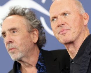 Tim Burton battezza Venezia 2024 con “Beetlejuice Beetlejuice”: «È l’horror italiano che sognavo»