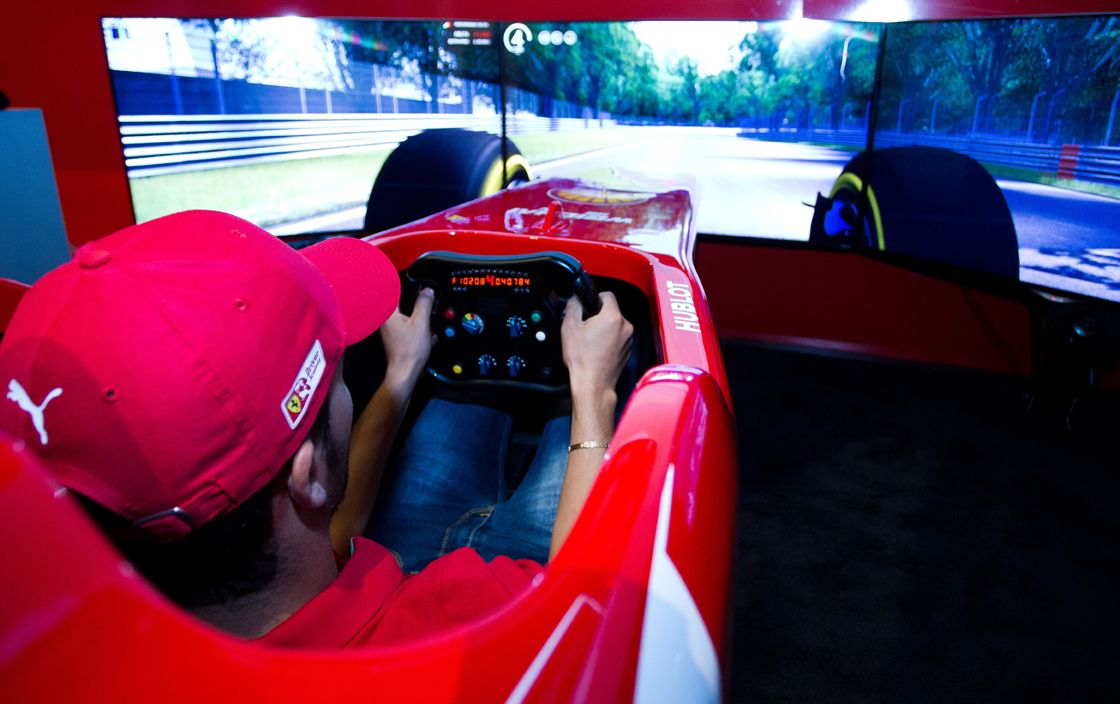 Alla guida di una monoposto Ferrari con il simulatore- immagine 1