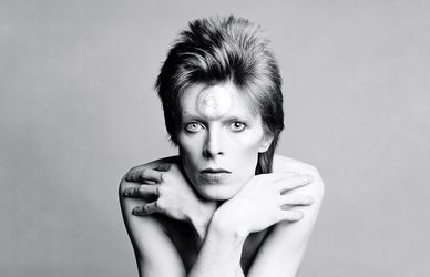 David Bowie compirebbe 74 anni oggi. Un vinile per celebrarlo