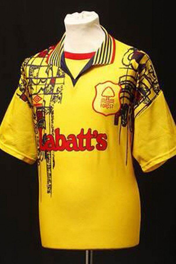 Nottingham Forest, 1997 I Il fatto che lo sponsor fosse una marca di birra non giustificava la squadra che fu di Pierre Van Hoojdonk a vestirsi in questa modo.