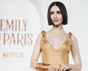 Lily Collins: «Come finisce Emily in Paris? Diciamo che trovo il mio Marcello». Il gran finale è su Netflix