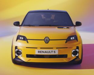 Nuova Renault 5 E-Tech Electric: debutto glam