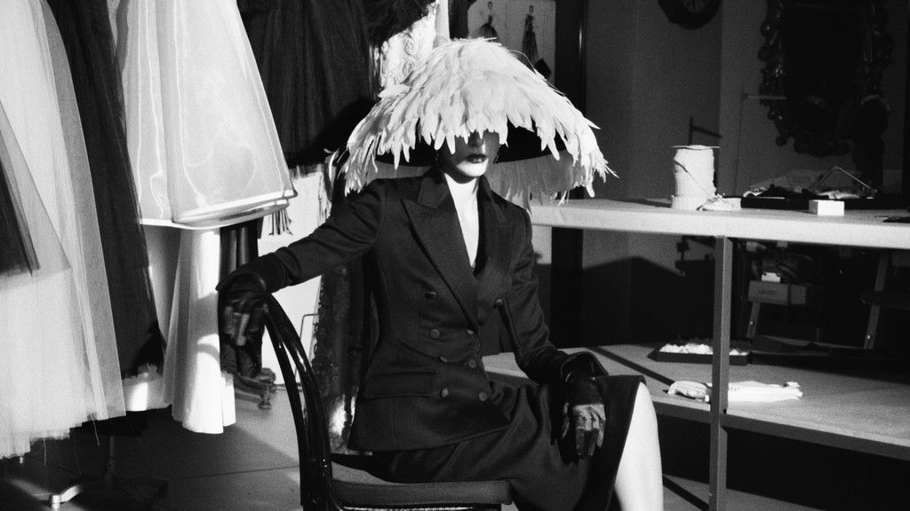 Dolce&#038;Gabbana Alta Moda: essenziale, in pezzo unico nero- immagine 4