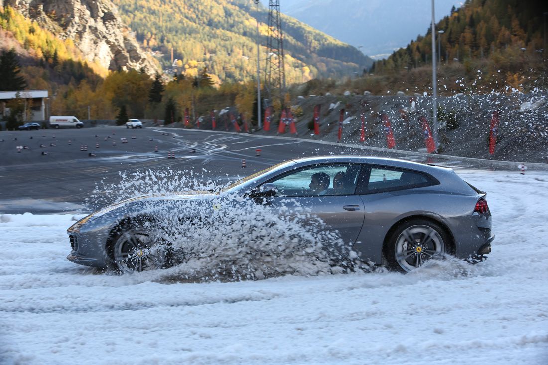 Ferrari on Ice: la Gtc4lusso alla prova della neve- immagine 3
