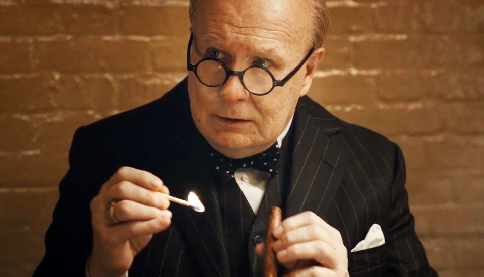 Gary Oldman è Winston Churchill nel film L&#8217;ora più buia- immagine 3