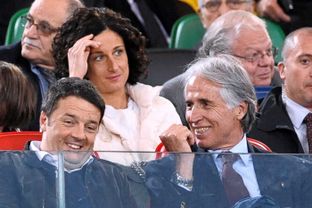 Renzi predica Quote Rosa ma all’Olimpico la moglie è dietro