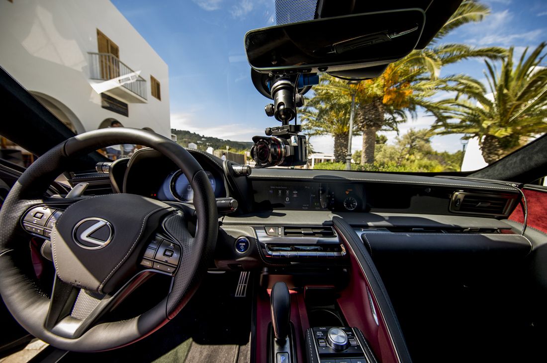 Sulle strade di Ibiza a bordo della nuova Lexus LC. Con Mark Ronson- immagine 3