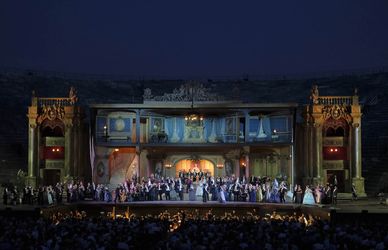La Grande Opera è la bella sorpresa dell’estate tv: dall’Arena di Verona, stasera La Traviata di Giuseppe Verdi
