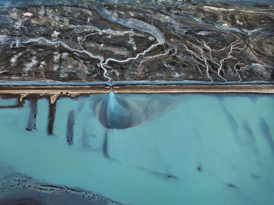 La relazione tra l&#8217;uomo e l&#8217;acqua negli scatti di Edward Burtynsky - immagine 5
