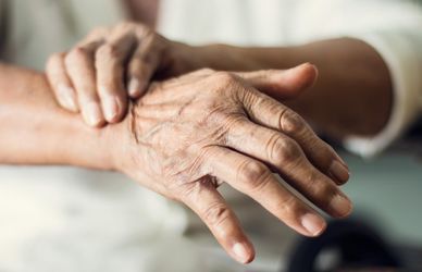 Parkinson: 10 sintomi e campanelli d’allarme