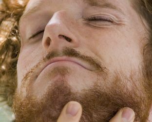 Forfora nella barba: i consigli per sbarazzarsene una volta per tutte!