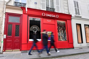 Omega approda a Parigi con un (particolare) pop-up store