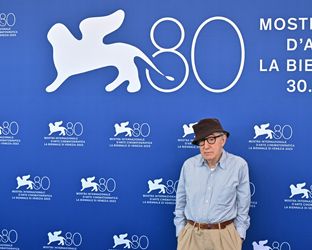 Venezia 2023, Woody Allen racconta ‘Coup de Chance’: Vivere significa distrarsi dal finale