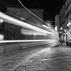 Attaccati al tram