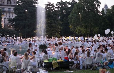 Milano “Cena in bianco” ai Giardini Montanelli