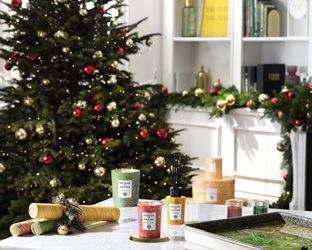 Candele, diffusori e fragranze: i regali di Natale di Acqua di Parma