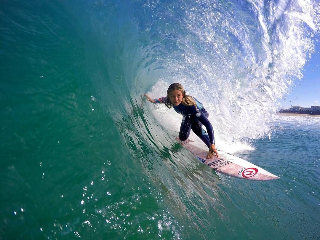Dalle onde al web, le surfiste sui social network - immagine 22