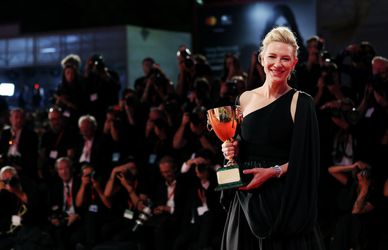 Festival di Venezia 2022, le premiazioni: chi è stato il più elegante?