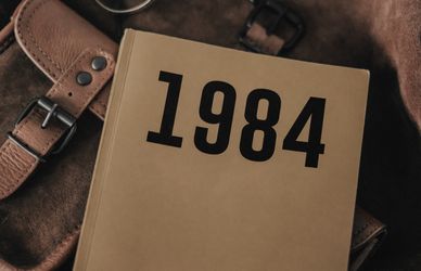 ‘1984’ di George Orwell usciva l’8 giugno 1949: preveggente o archeologia?