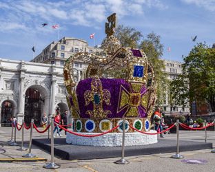Come seguire l’incoronazione di Re Carlo III in diretta tv e streaming: speciali e programmi sabato 6 maggio