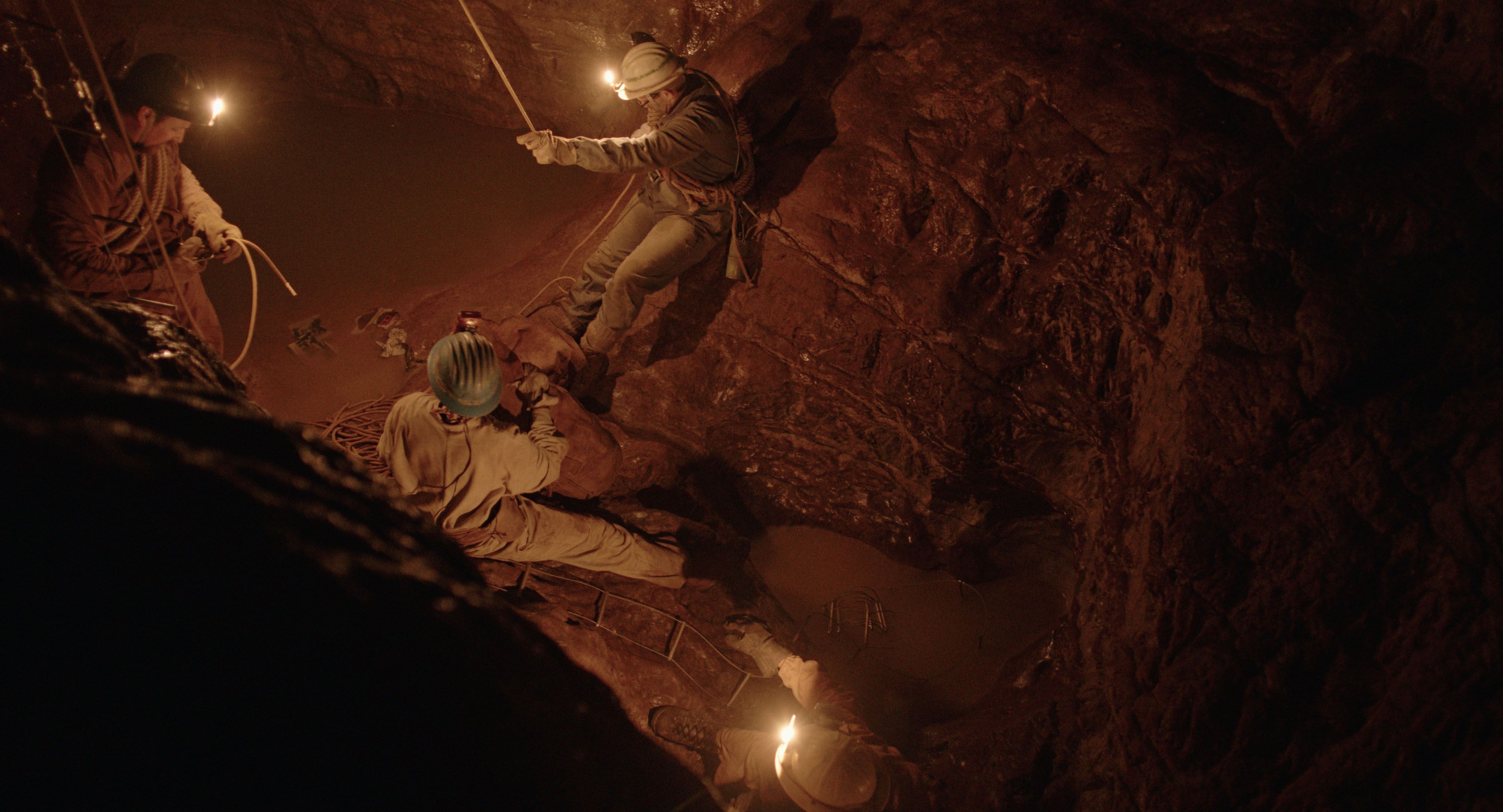 Alla scoperta dell&#8217;Abisso del Bifurto, la grotta profonda 683 metri- immagine 1