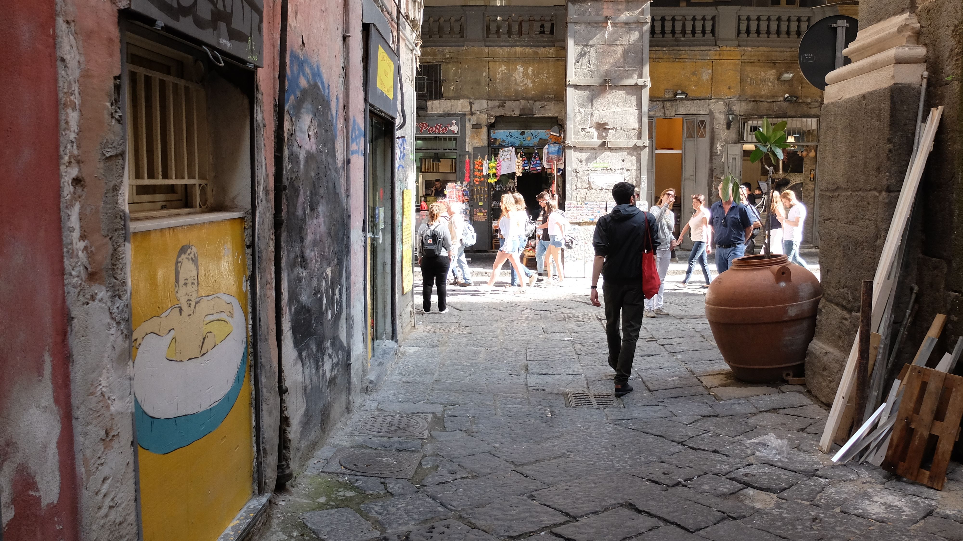 Street art a Napoli - immagine 16
