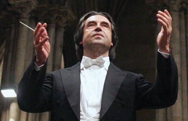Stasera in tv si festeggia La grande Opera italiana: conduttori, ospiti e il Presidente Mattarella