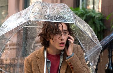 Il lato romantico di Woody Allen: stasera in tv c’è Un giorno di pioggia a New York