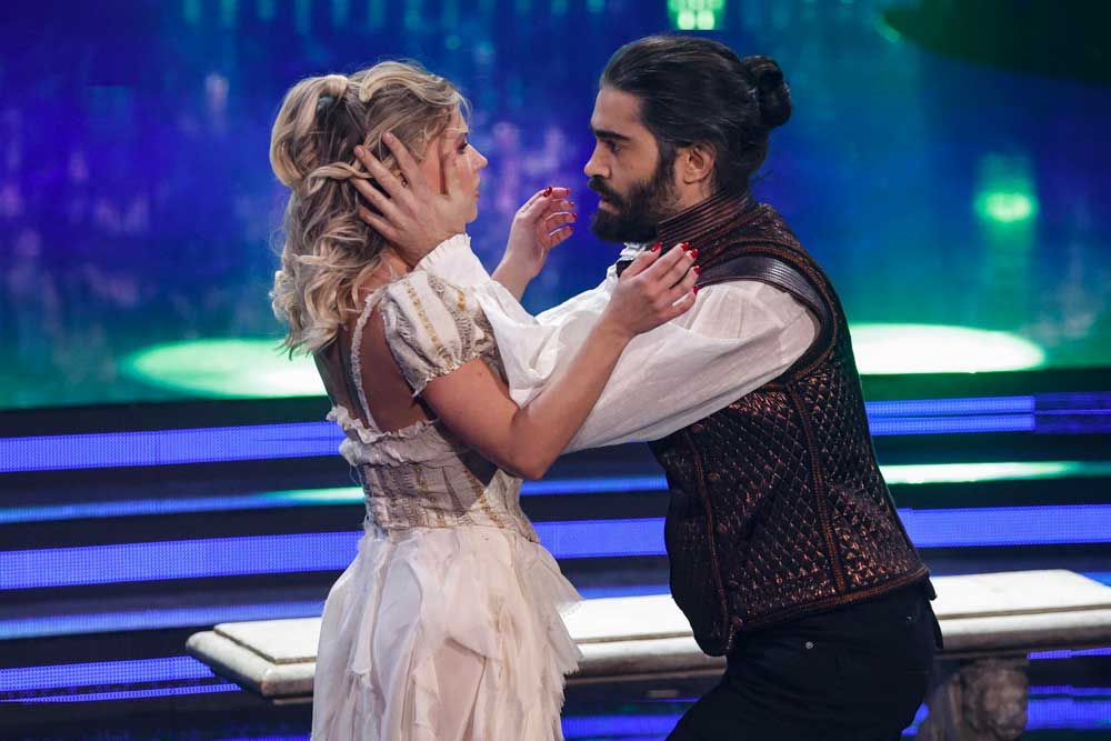 ballando con le stelle 2022 concorrenti coppie classifica quinta puntata Lorenzo Biagiarelli e Anastasia Kuzmina