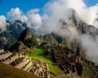 Machu Picchu e il vero Indiana Jones: 112 anni oggi, la scoperta “casuale” della città perduta degli Inca