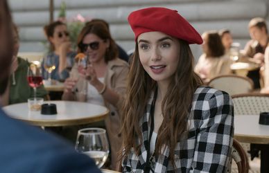 Emily in Paris 2, gli outfit di Lily Collins nella serie Netflix