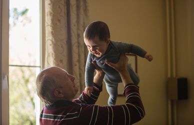 Festa dei nonni 2021: le frasi di auguri