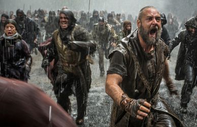 Stasera in tv c’è Noah, con Russell Crowe che sopravvive al diluvio: un film spettacolare, nonostante le troppe libertà…