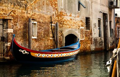 Venezia, la città vista (e consigliata) da osservatori speciali: i gondolieri