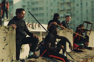 La prima rivelazione di Venezia 2022 è Athena, potente “guerrilla film” di Romain Gavras