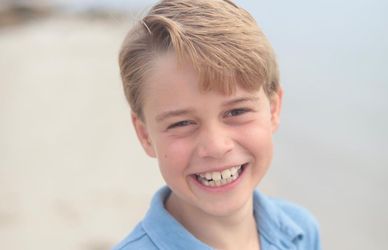 George di Cambridge compie 9 anni: la nuova foto sulla spiaggia scattata da Kate Middleton conquista l’Inghilterra