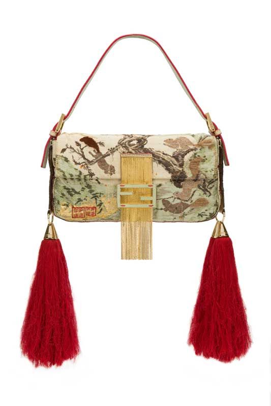 Una Baguette di Fendi in mostra a "Inside out. The social life of bags"
