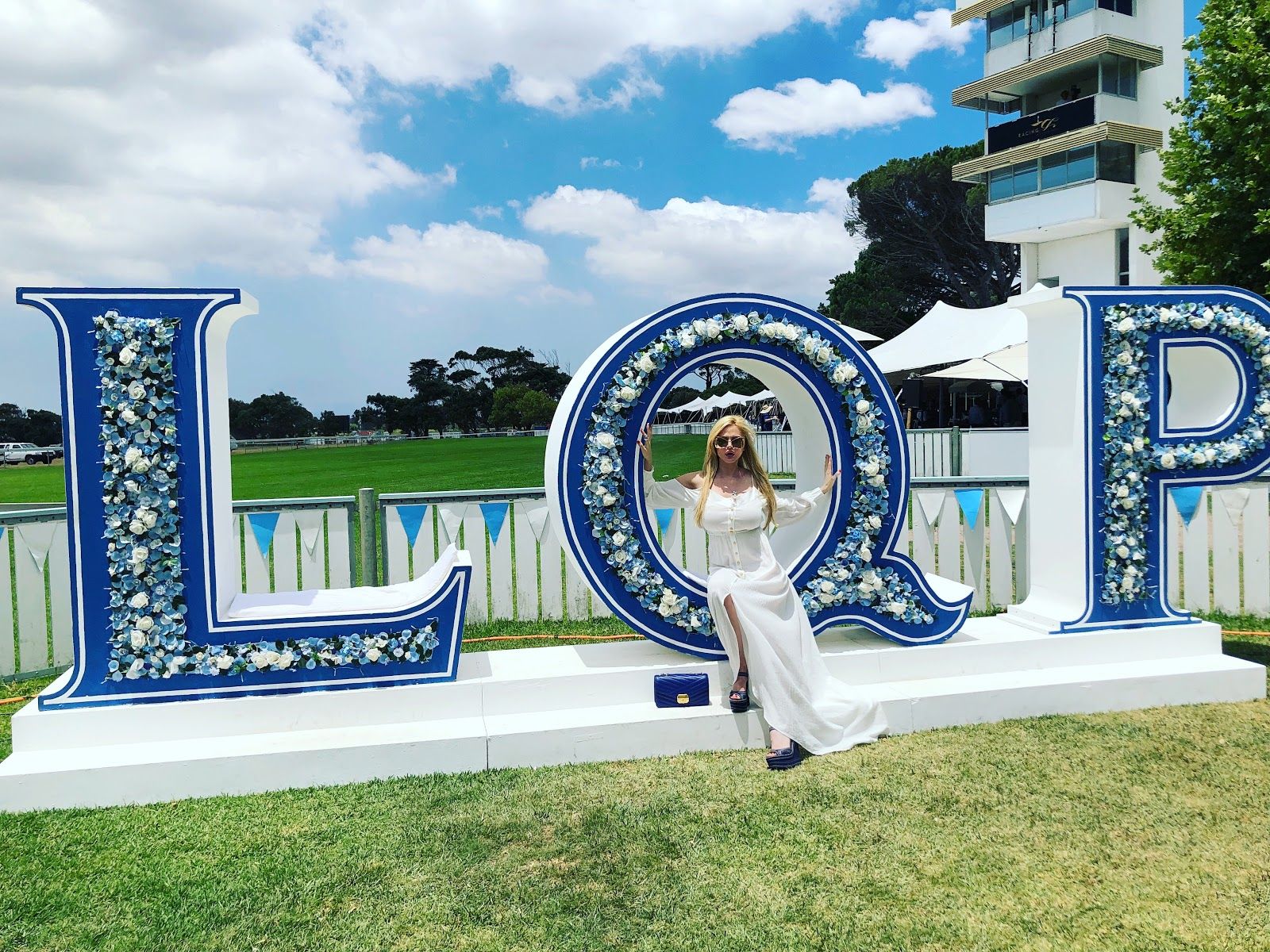Fifty Shade of blue and white &#8211; L&#8217;Ormarins Queen&#8217;s Plate 2018- immagine 2