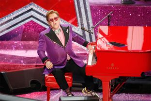 Elton John: riparte il tour dell’addio, ma poi per fortuna arriva un nuovo documentario zeppo di inediti