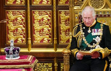 Il Principe Carlo mai così vicino alla corona: inaugura il Parlamento e fa le prove generali da re