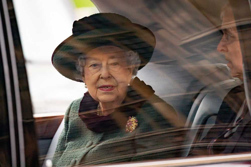 La Regina alla commemorazione di Filippo con il Principe Andrea: lei l&#8217;ha perdonato e a Londra è polemica - immagine 13