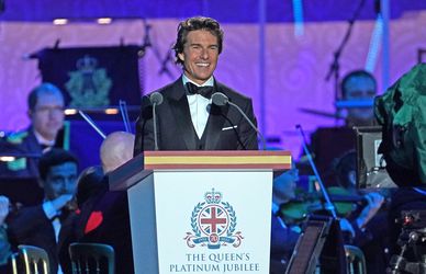 Tom Cruise fa gli auguri alla Regina Elisabetta e inaugura il Giubileo di platino di Sua Maestà