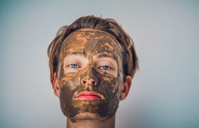 Le migliori maschere viso per la pelle dell’uomo e come farle