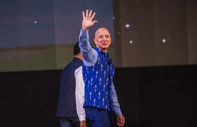Jeff Bezos, il più ricco del mondo secondo Bloomberg