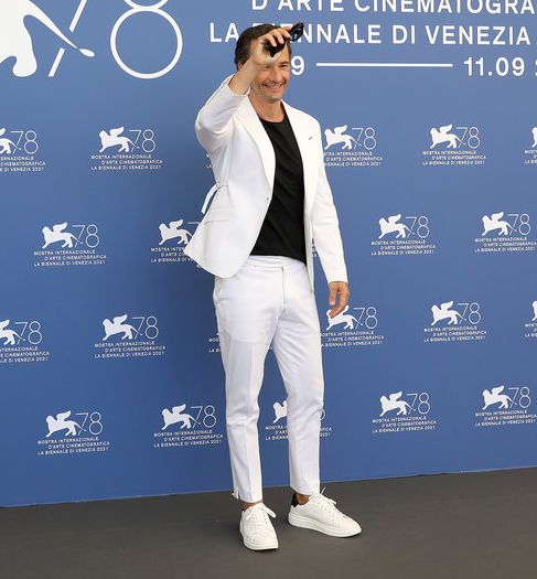 Venezia 2021: i look delle star alla Mostra del Cinema, il settimo red carpet - immagine 11